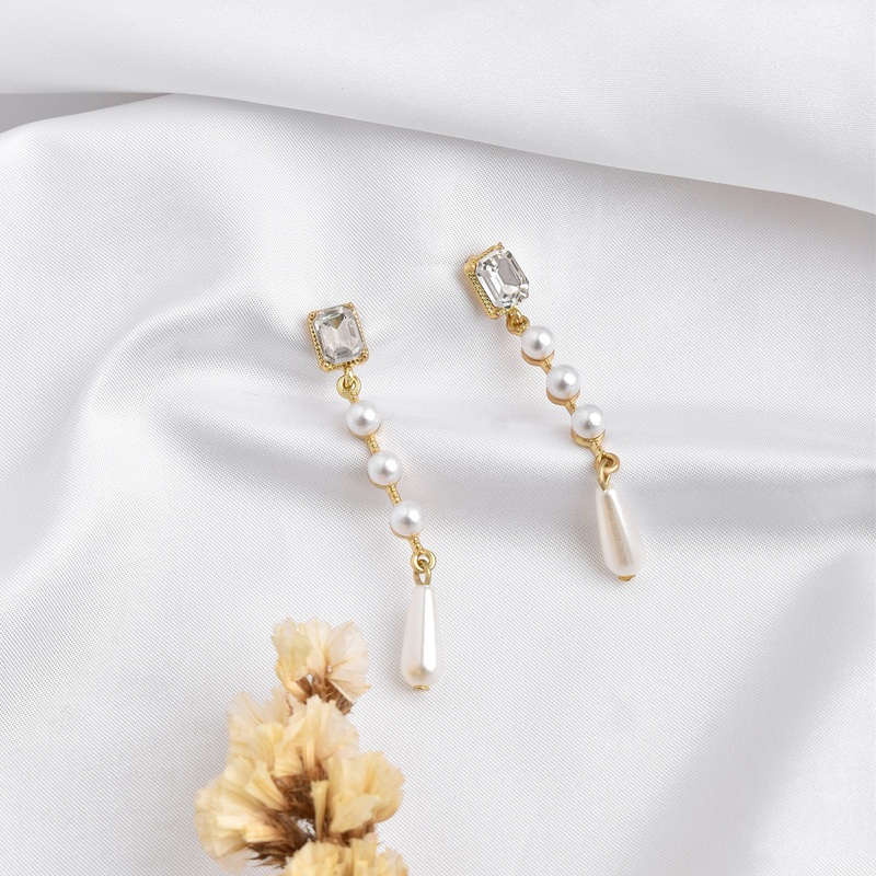 Averly Pearl Drop Earring