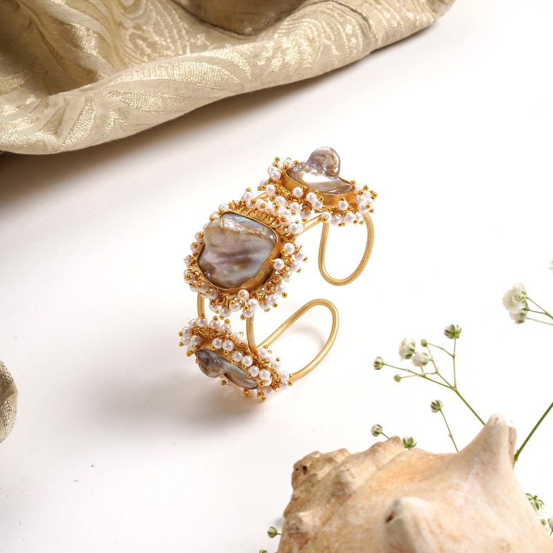 Aakhira gold and white bracelet