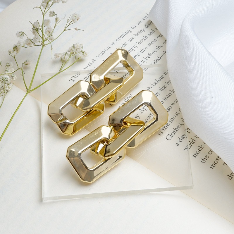 Posh Gold Link Earrings