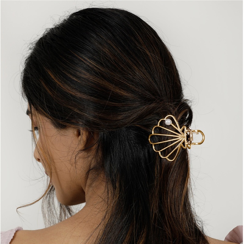 Bewitched She Shells Hair Clip