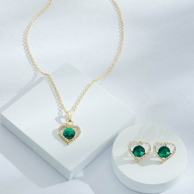 Briar Gold and Emerald Necklace Set