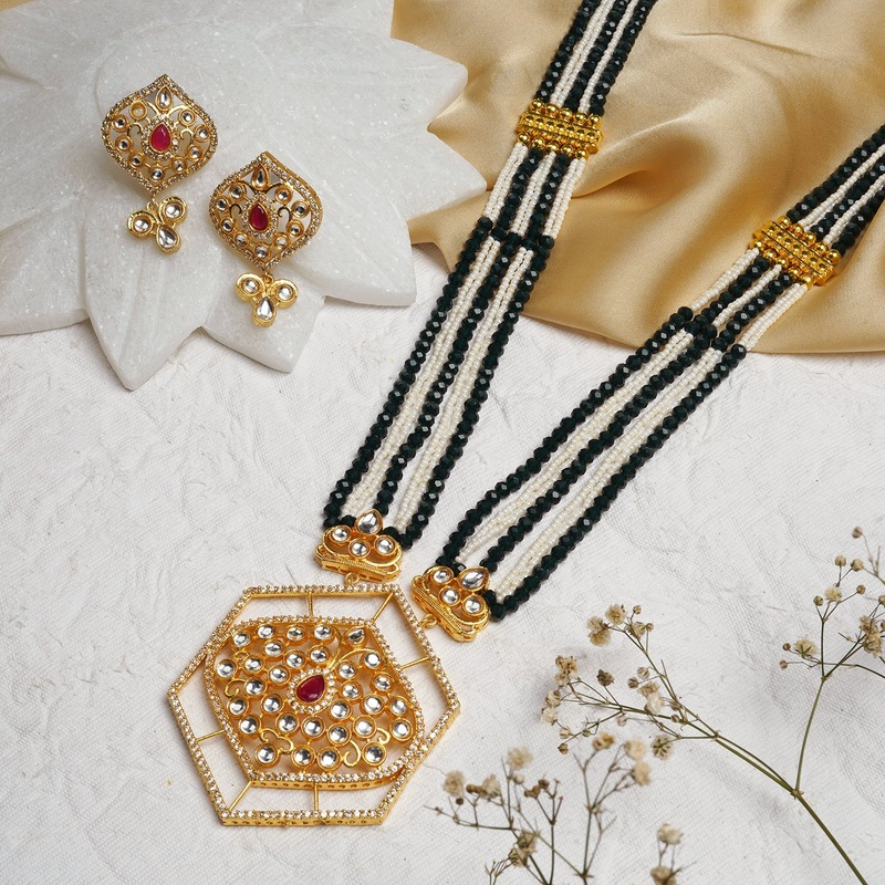 Aadhavi green beaded necklace set